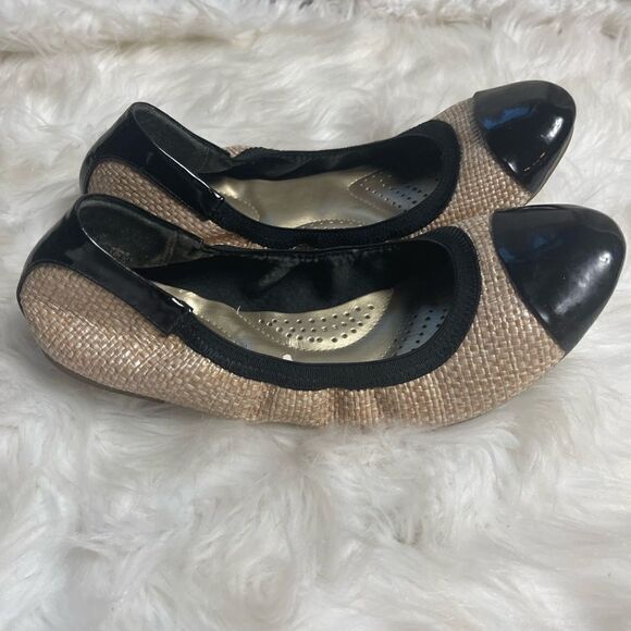 Dexflex comfort synthetic beige woven & black patent slip on flats SZ9 - Picture 3 of 10